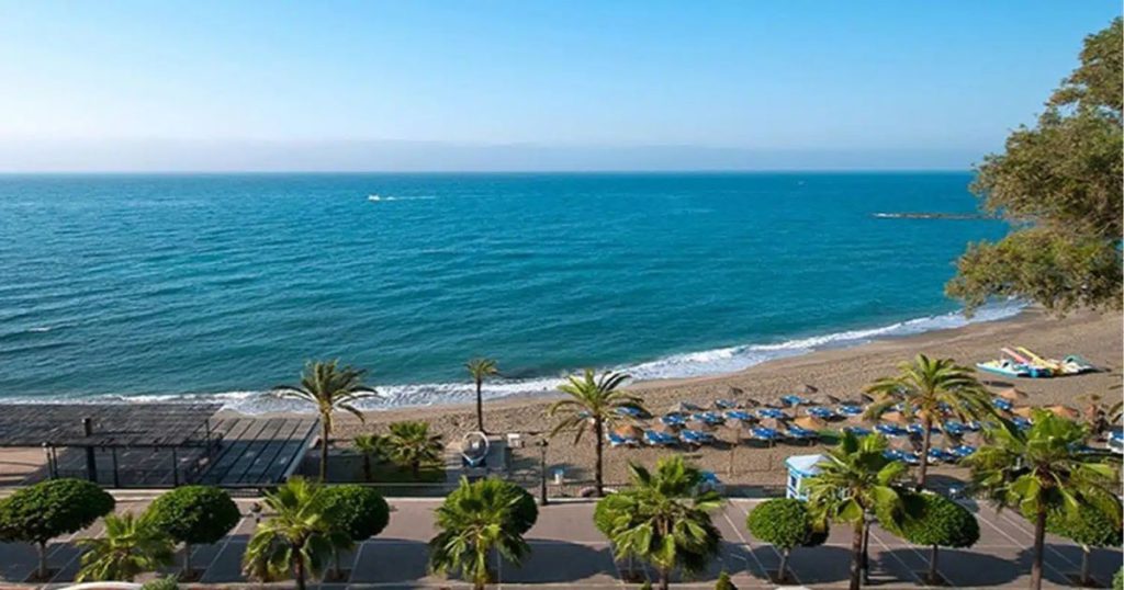 Playa de La Fontanilla Marbella Beach